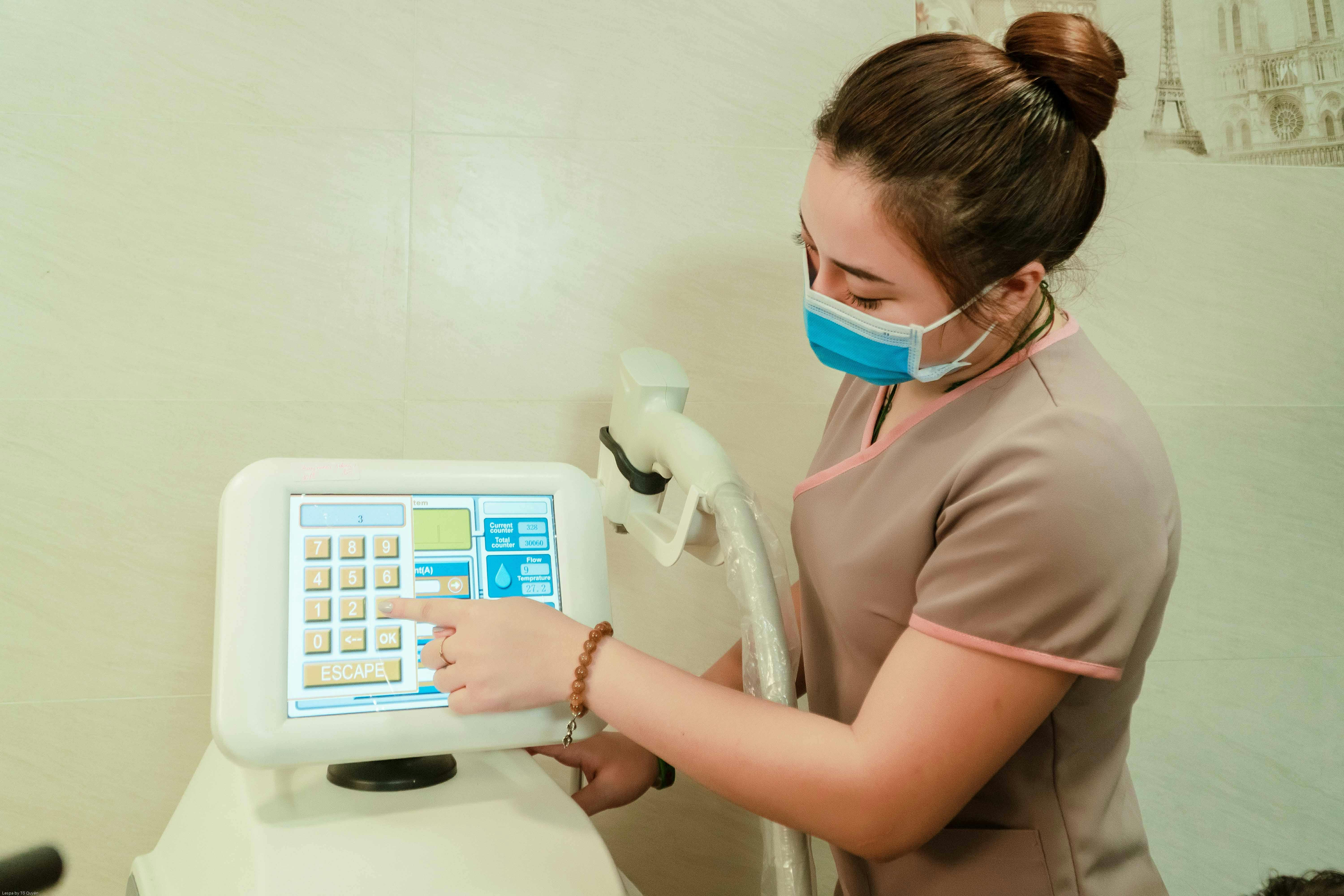 银纹机械师海报图